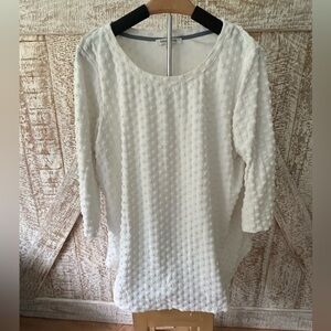 Women’s Rose & Olive White chenille dot 3/4 sleeve scoop neck top
